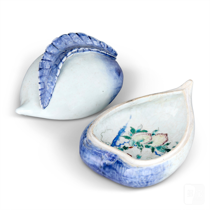 A BLUE AND WHITE PEACH-FORM BOX AND COVER  JAPAN, 19TH CENTURY - 图2